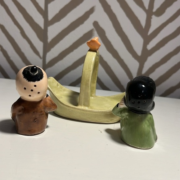 Vintage Ceramic Maruri Salt & Pepper Shaker Set, 3-Piece w/ Original Boat - Picture 4 of 5